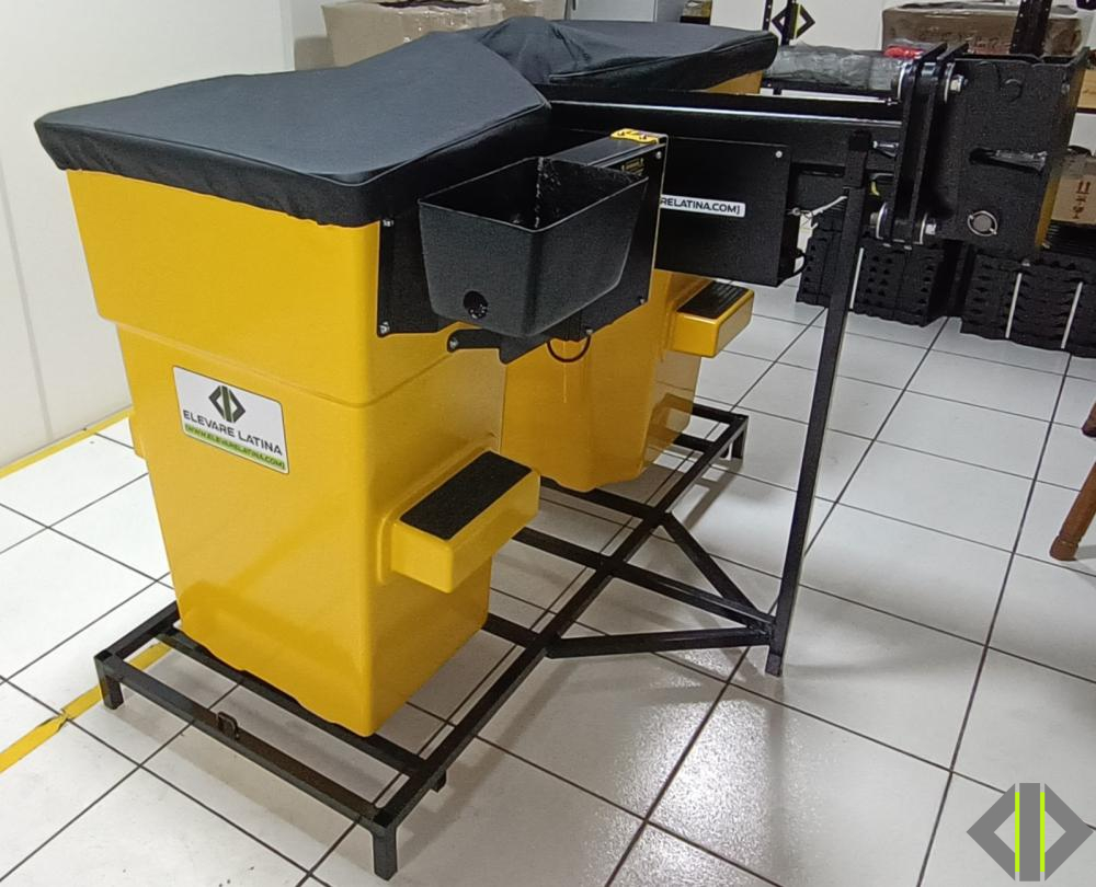 CESTO EM FIBRA ACOPLADO PARA GUINDASTE