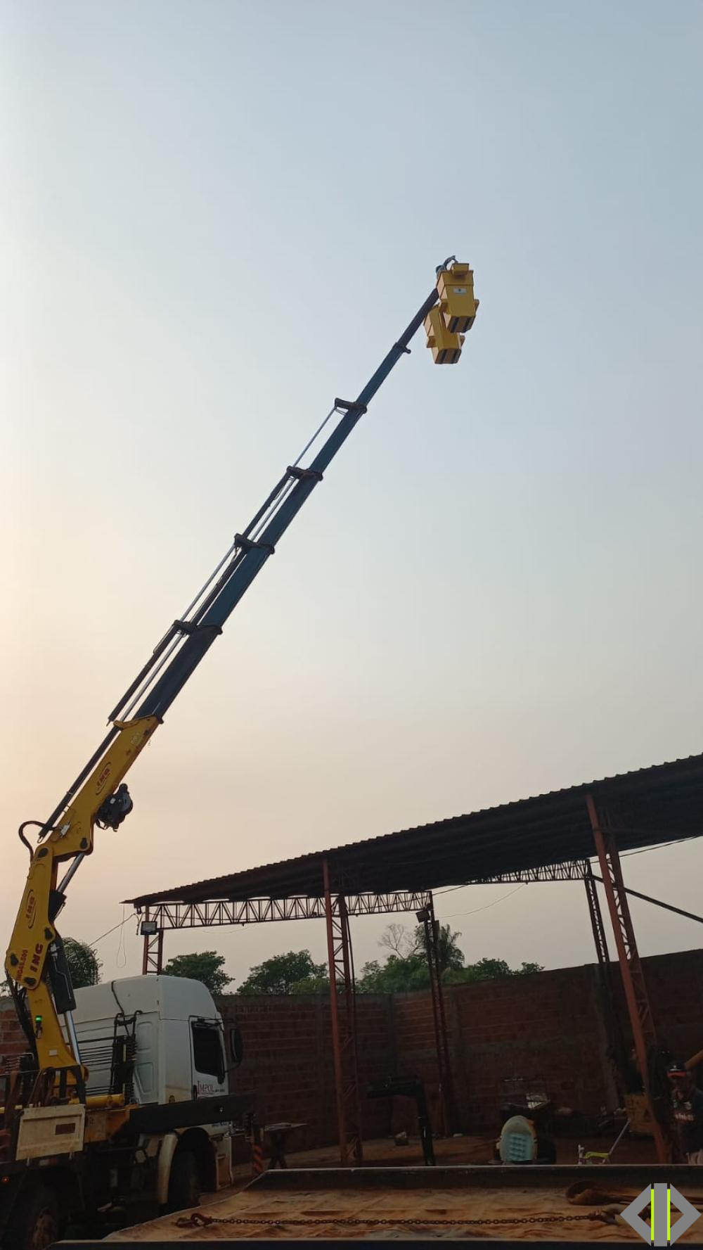 CESTO EM FIBRA ACOPLADO PARA GUINDASTE