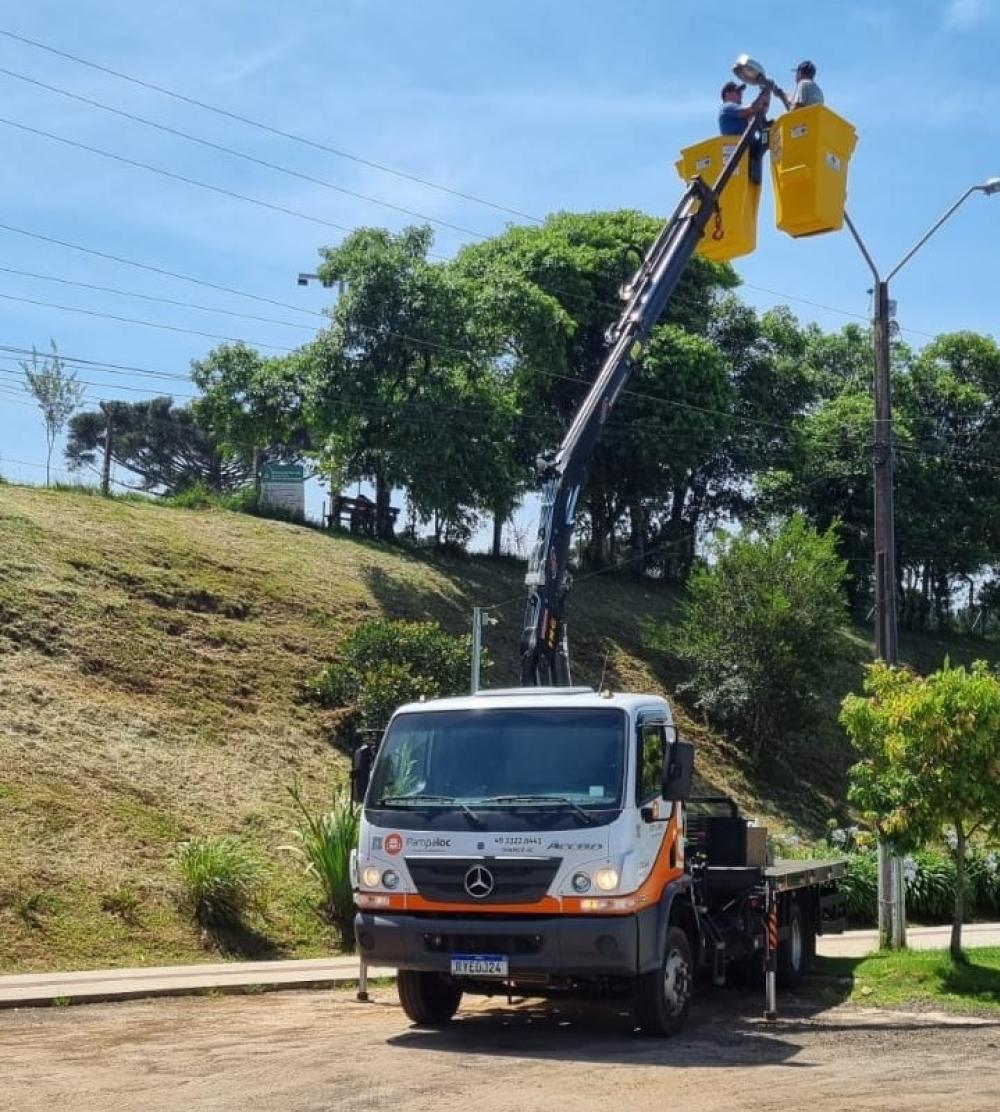 CESTO EM FIBRA ACOPLADO PARA GUINDASTE